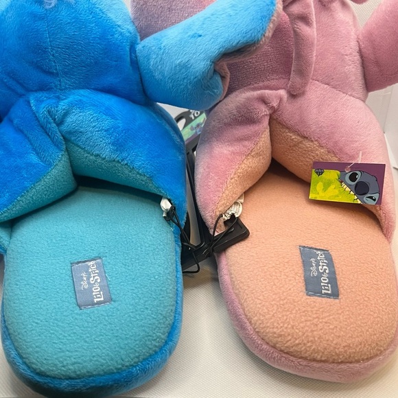 ♦️Blue and Pink Plush Slippers - Picture 4 of 4